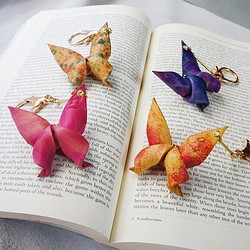 折り紙シリーズ-羽化した蝶キーホルダー 多色展開 1枚目の画像