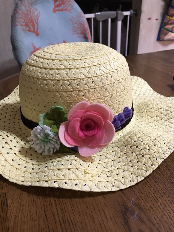 帽子の花飾り 1枚目の画像