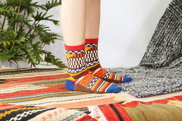 モロッコ ラグ クルー丈靴下 - あか 1枚目の画像