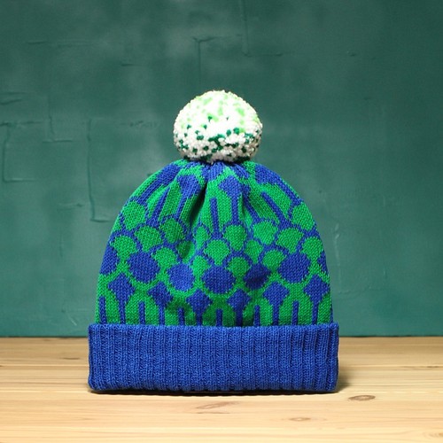 Royal Blue Fountain Detachable PomPom Beanie Hat ニット帽