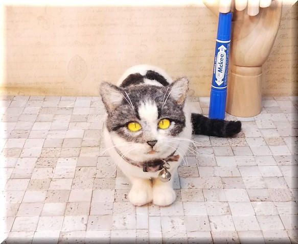羊毛フェルト　猫　キジシロ猫さん　キジ白　ねこ　ネコ　猫フィギュア 1枚目の画像
