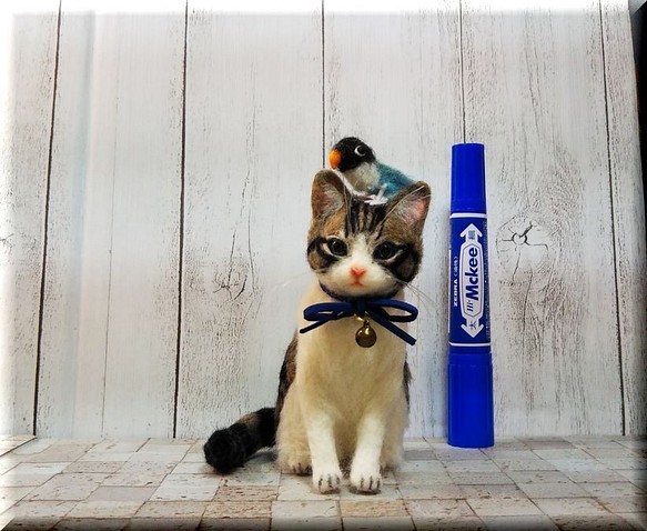 羊毛フェルト 猫 キジシロ猫さんとインコちゃん キジシロ ねこ ネコ 猫