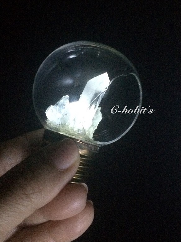 【送料無料】触れると光る！『夢幻水晶の電球』 1枚目の画像