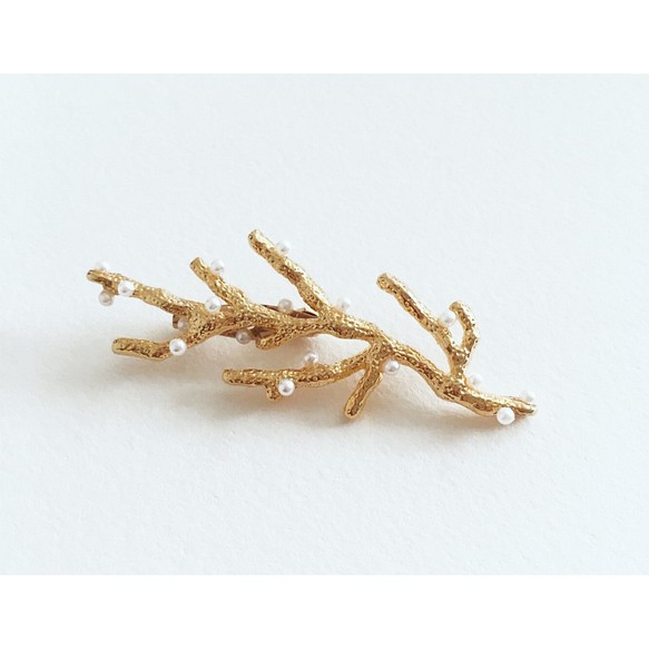 A twig-like coral-like "tsubu-tsubu" pearl broach 第1張的照片
