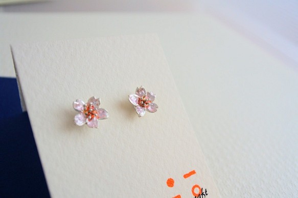 【銀七宝】小桜の耳飾り「クリアピンク」 1枚目の画像
