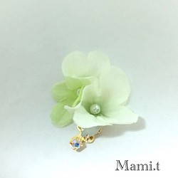 《Mami.t》   紫陽花  とミニビジューのイヤーカフ（片耳） 1枚目の画像