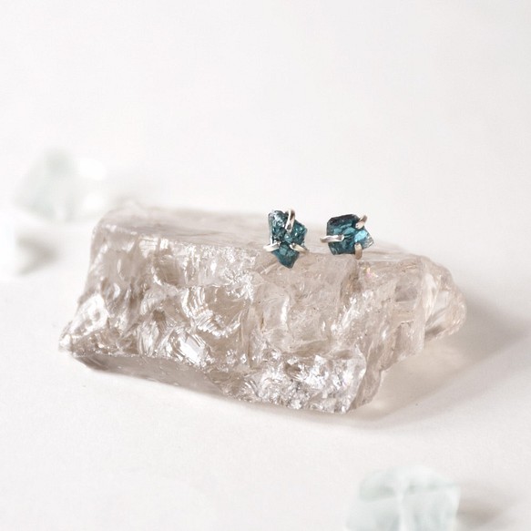 手製天然冰藍電氣石(碧璽)耳釘耳環，天然寶石 // 十月份生日石 第1張的照片