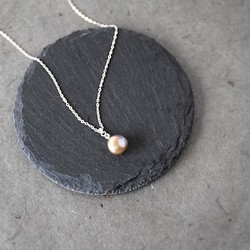 トパーズペンダント鎖骨ネックレス付き手作りの淡水金属の真珠// 6月の誕生日の石 1枚目の画像