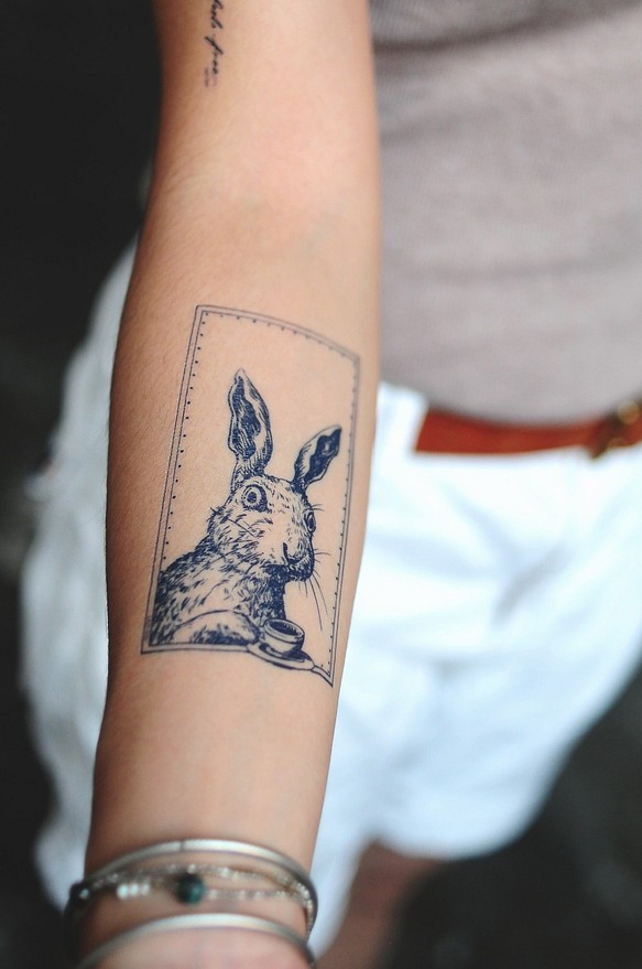 LAZY DUO 貼るTATOO 一時的な入れ墨 タトゥーステッカー 幾何 絵を描 星 青 綺麗 可愛 月 花 ウサギ 1枚目の画像