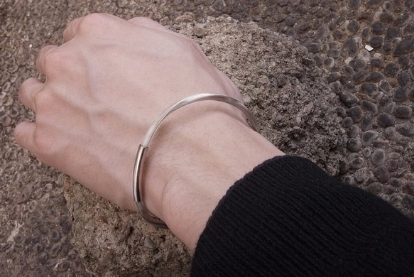 日本 銀絲 扭紋 音響導線 情侶 手鍊 手環 // For Love (單條) 第1張的照片