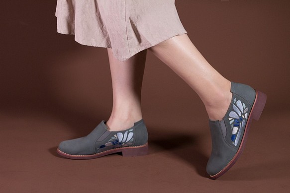 刺繡手工短靴-輿圖靴 (鐵灰藍) 第1張的照片