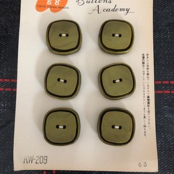 アンティーク ボタンシート 1枚 緑色 6個 ビンテージ 昭和 レトロ 個性的なボタン ハンドメイド素材 グリーン系 1枚目の画像
