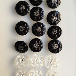 アンティーク ボタン 2個セット クリアー 大 ビンテージ 昭和 レトロ 個性的なボタン ハンドメイド素材 イヤリング 1枚目の画像