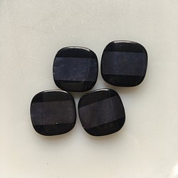 アンティーク ボタン 4個セット 大 ビンテージ 昭和 レトロ 個性的 ハンドメイド素材 黒 青 紺 四角いボタン 1枚目の画像