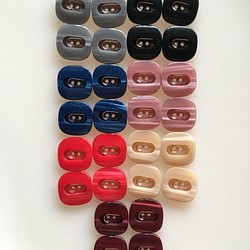好きな色を選んで下さい！ アンティーク ボタン 4個 ビンテージ 昭和 レトロ 個性的 ハンドメイド素材 デッドストック 1枚目の画像