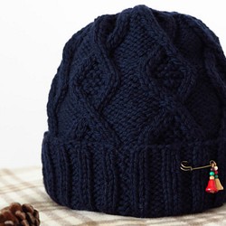 急いで冬支度！あったか模様編みニット帽（ネイビー） 1枚目の画像