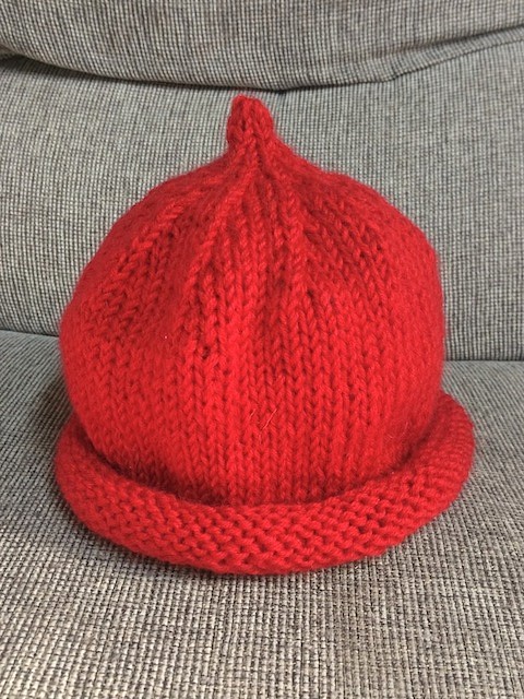 キッズ用ニット帽☆赤色／どんぐり帽子・シンプルで服に合わせやすく可愛い☆ 1枚目の画像