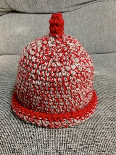 ベビーキッズニット帽☆エスニック調・赤／どんぐり帽子・シンプルで可愛い☆ 1枚目の画像