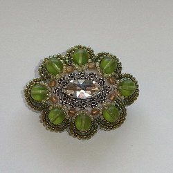jewel*緑の森　ビーズ刺繍ブローチ 1枚目の画像