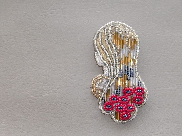 Klimt*蜂蜜色の髪の乙女 ビーズ刺繍ブローチ ブローチ 月とザリガニ 通販｜Creema(クリーマ) ハンドメイド・手作り・クラフト作品の