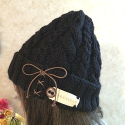 黒−編み上げリボン♪秋冬ニット帽子デザインB 1枚目の画像