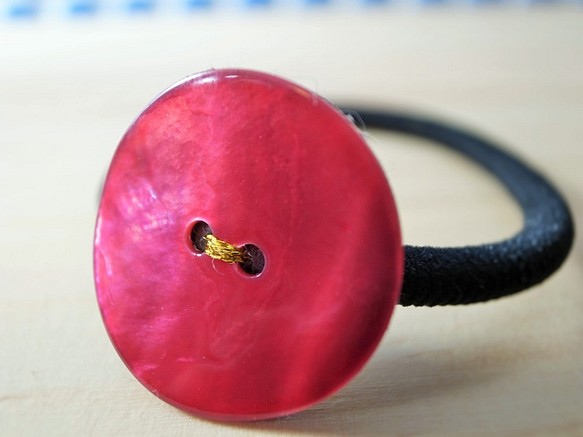 まんまるシェルボタンのヘアゴム　ピンク 1枚目の画像