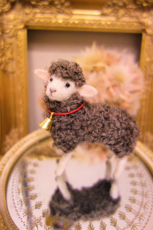 羊　 羊毛フェルト　 1枚目の画像
