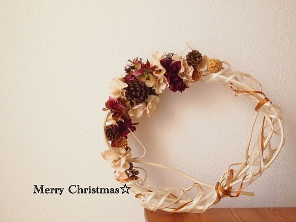 【Creema限定】キウイの蔓とドライナッツのクリスマスリース 1枚目の画像