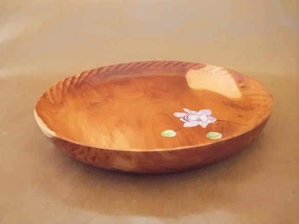 花木皿【レンゲショウマ】パン皿　トレイ　▪イチイ　木彫り