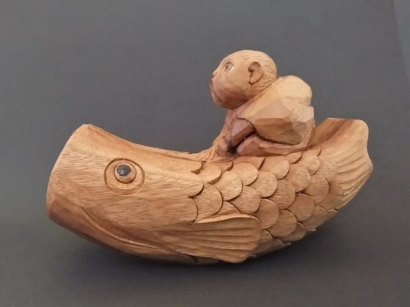 木彫り　鯉のぼりと空を飛んだ子ども　 1枚目の画像