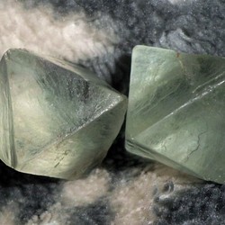 フローライト(蛍石)八面体結晶② 1枚目の画像