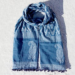 手織りの純粋な綿のスカーフ/インディゴブルー色素スカーフ野菜の染料/植生染めコットンスカーフ - 青トーテムと幾何学的な毛玉タッ 1枚目の画像