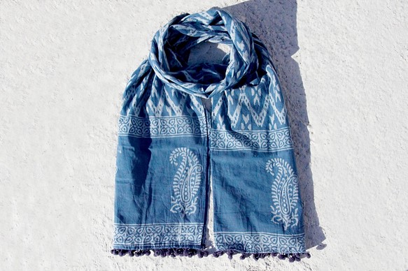 手織りの純粋な綿のスカーフ/インディゴブルー色素スカーフ野菜の染料/植生染めコットンスカーフ - 青トーテムと幾何学的な毛玉タッ 1枚目の画像