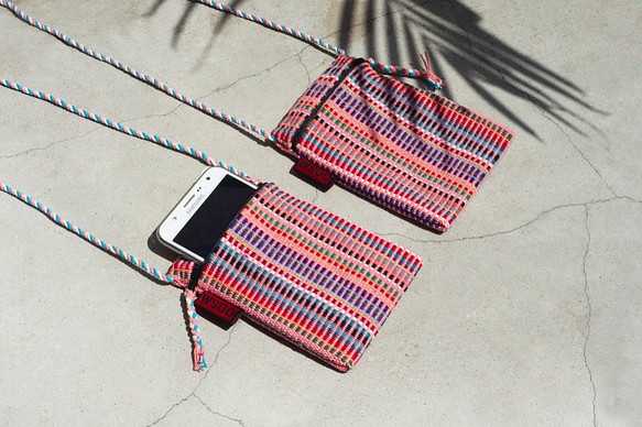携帯電話のポーチ財布のiphoneの自然な手織りカラフルな虹のシェル携帯電話のセット - 虹色の色フェアトレード 1枚目の画像