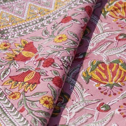 男朋友情人節禮物 新年禮物 民族風 森林系 生日禮物 印度花朵純綿雙人床單 手工木刻印床單布料-blockprint粉色 第1張的照片