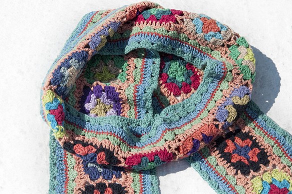 クリスマスギフト母の日ギフトバレンタインの日ギフト交換ギフトギフトギフトかぎ針編みのスカーフ/かぎ針編みのスカーフ/手作りの花の 1枚目の画像