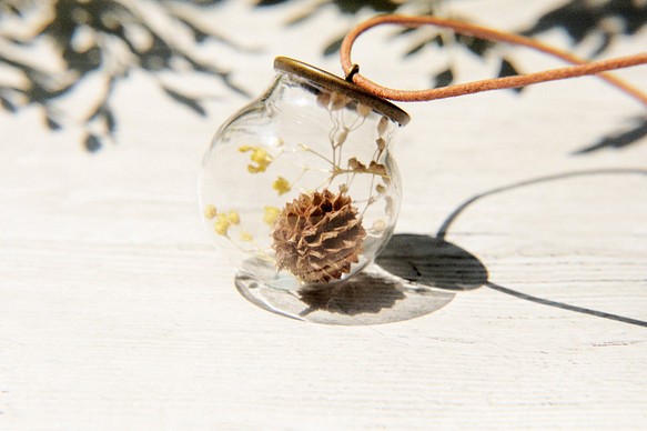 ガラスネックレス/森ガール/フランスの半透明のガラス玉ドライフラワーレザーネックレス - 星空+フルーツの花の秋 1枚目の画像