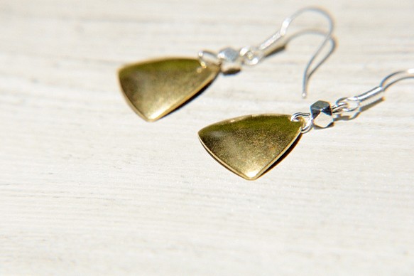 brass earrings 情人節禮物 / 簡約感 / 復古色調黃銅耳環 - 三角型幾何美學 ( 夾式 / 耳針式 ) 第1張的照片
