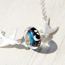 glass necklace 情人節禮物 / 簡約感 / 口吹琉璃項鍊 鎖骨鏈 短鏈 長鏈 - 飛向藍色星芒宇宙的鳥 第1張的照片