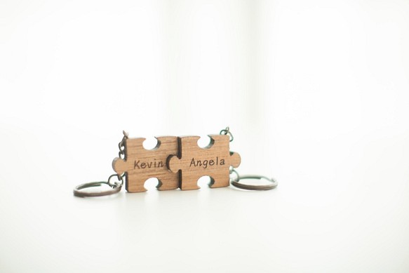客製化姓名情人節禮物 經典款柚木原木拼圖鑰匙圈兩片組 第1張的照片