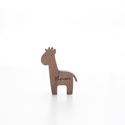 客製化姓名禮物原木深色造型木片  - 長頸鹿 第1張的照片