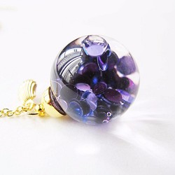 水晶玉のネックレスを流れる*ロージーガーデン*人魚の夢紫色のスパンコール 1枚目の画像