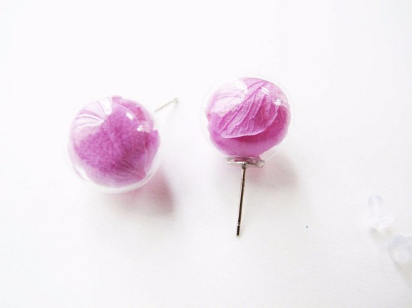 ＊Rosy Garden＊玫紫色繡球花花瓣水晶玻璃球耳環 第1張的照片