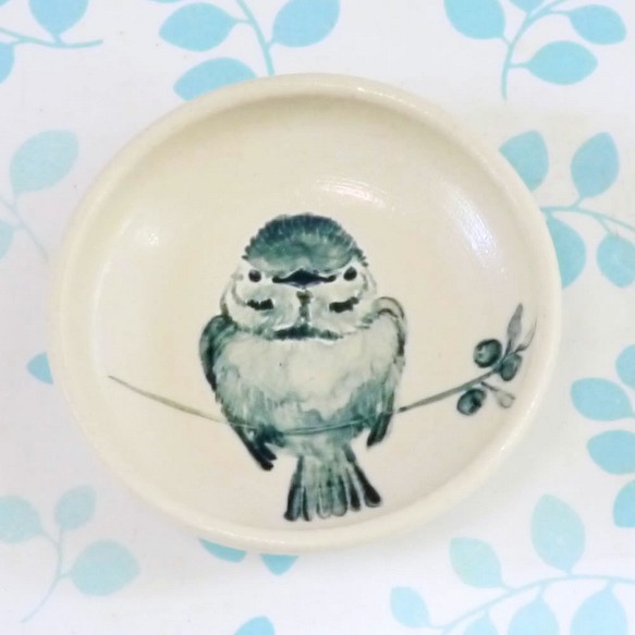 小鳥の豆皿「ブルーベリーにスズメ」 1枚目の画像