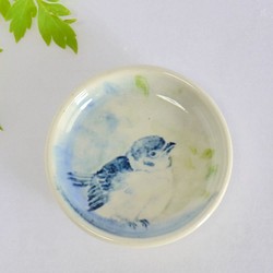 小鳥の豆皿「新緑のスズメ」 1枚目の画像