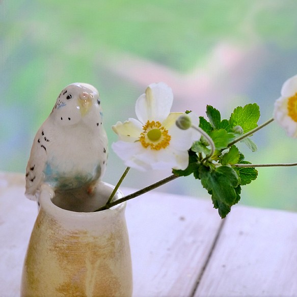 白いセキセイインコの一輪刺し 陶器の小鳥オブジェ 一輪挿し 花瓶 花器 ひよこ窯 通販 Creema クリーマ ハンドメイド 手作り クラフト作品の販売サイト