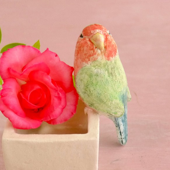 “數量有限的手工2019年”小櫻桃長尾小鸚鵡的小物品（小鳥的小雕像） 第1張的照片