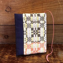 手織りのブックカバー 1枚目の画像
