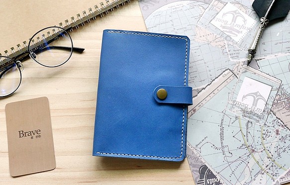 義大利牛皮護照套 有扣子 海軍藍 免費客製化刻字 第1張的照片