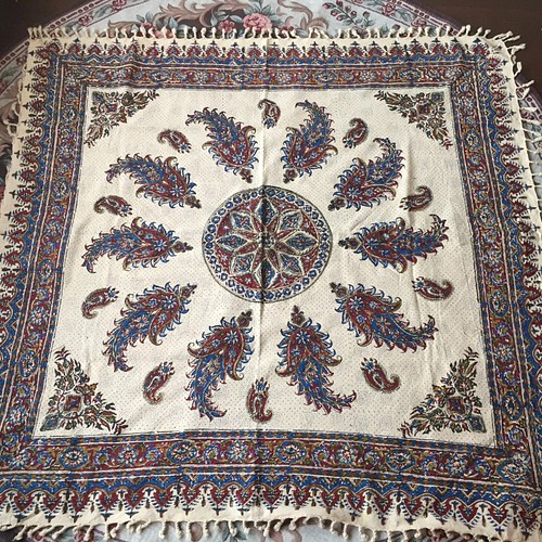 ペルシャ絨毯風の布更紗100cm×100cmテーブルクロススファーカバー